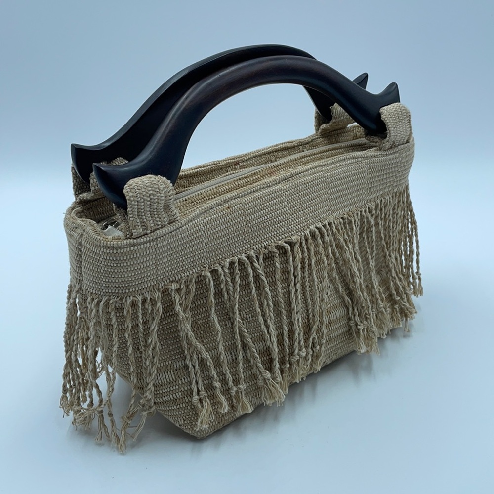 Weaved cotton bag with wooden handles